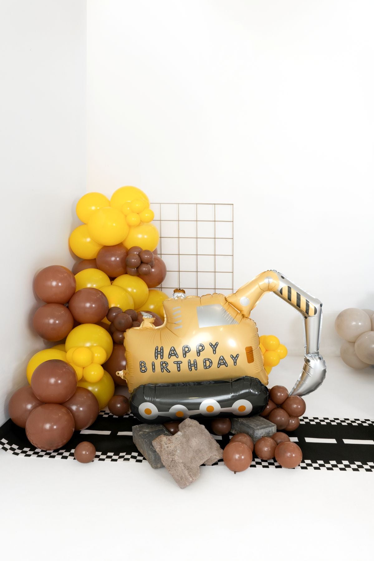 das-kost-mland-folienballon-bagger-happy-birthday-47x76 image 2