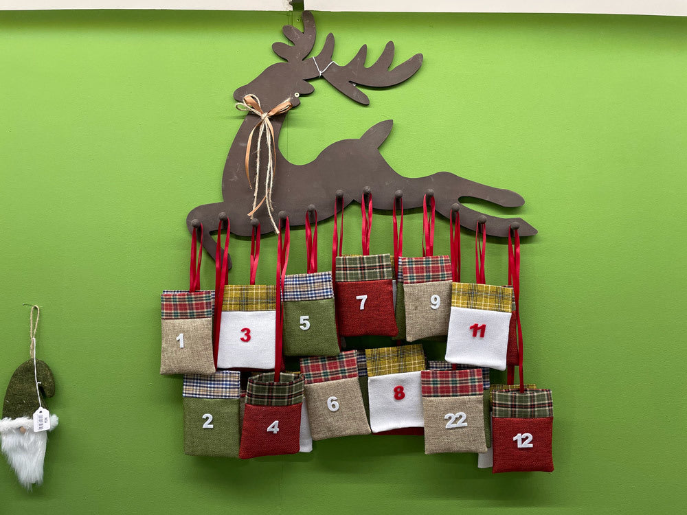 riffelmacher-19608-adventskalender-hirsch-24-s-ckchen-holz-70x75cm image 5