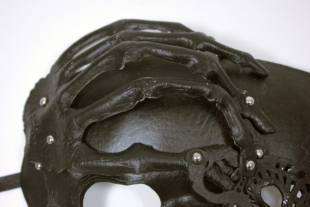 das-kost-mland-accessoires-halbmaske-totenkopf-schl-ssel-schwarz image 4
