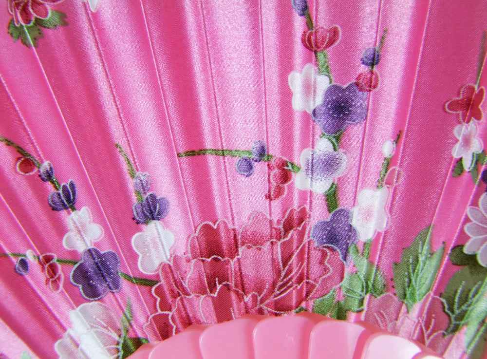 das-kost-mland-accessoires-f-cher-blumendruck-rosa-satin image 2