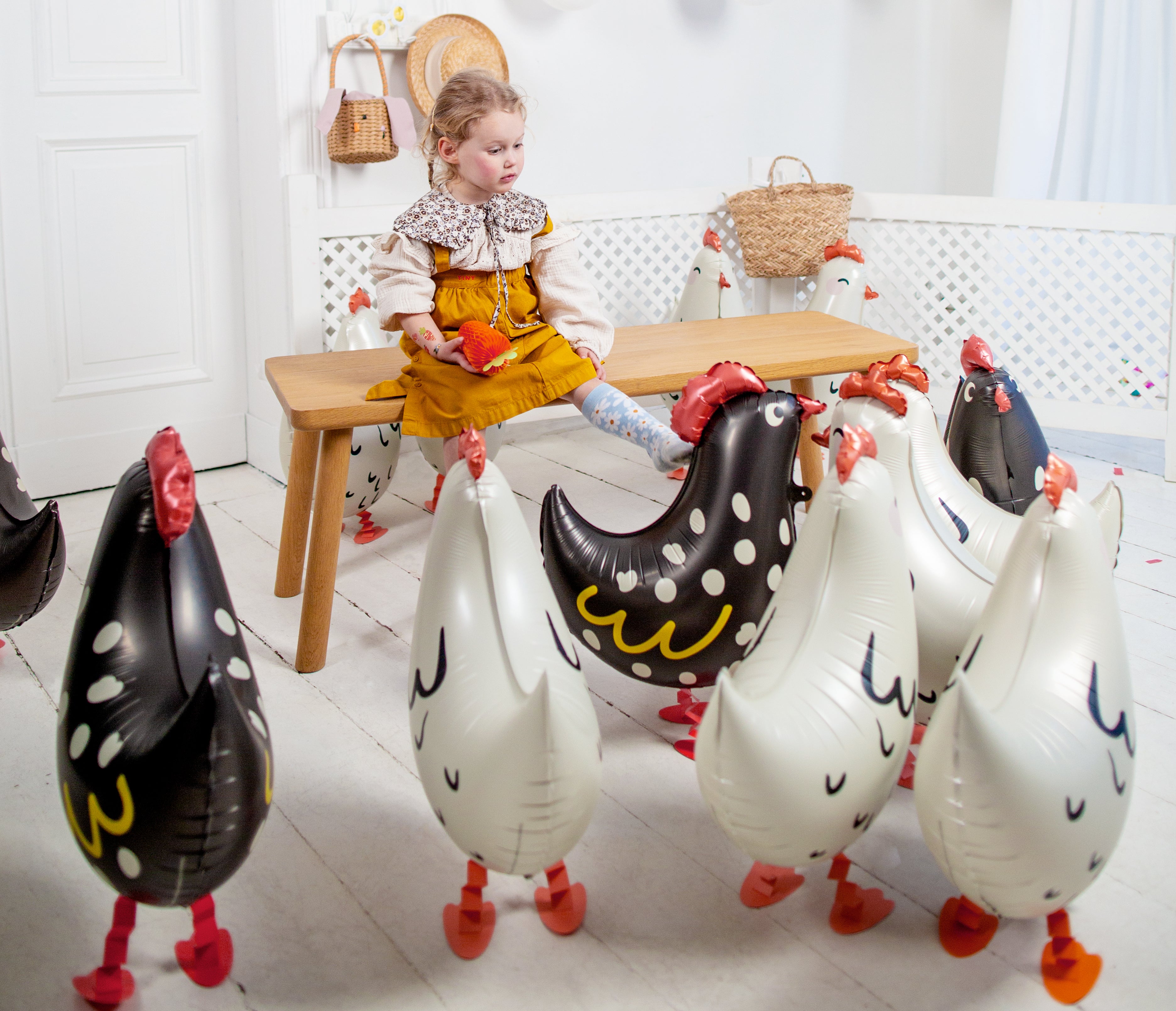 das-kost-mland-huhn-airwalker-folienballon-48x60cm-schwarz image 2