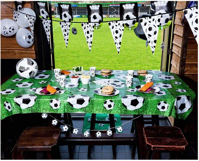 das-kost-mland-dekorationen-fu-ball-partydeko-schwarz-wei-set image 1