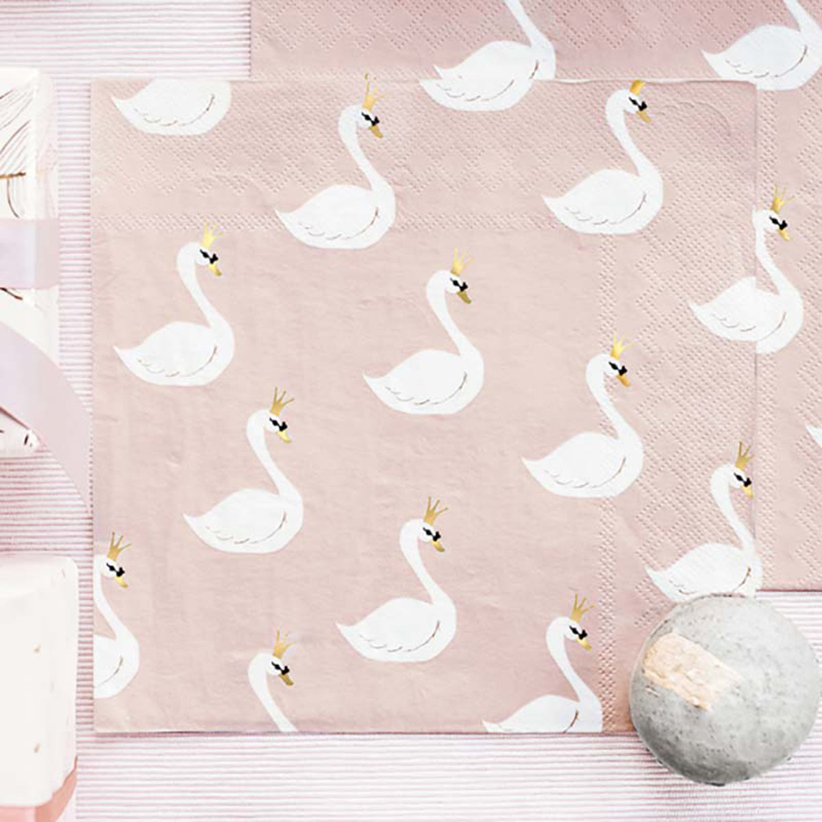 das-kost-mland-dekorationen-servietten-lovely-schwan-20-stk-rosa image 3