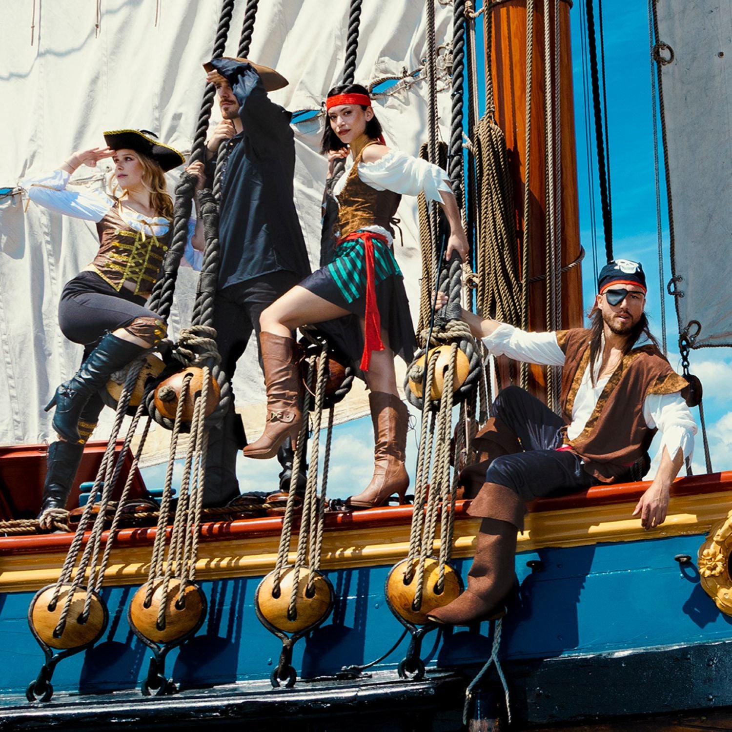 das-kost-mland-pirat-thomas-bandana-schwarz-augenklappe image 2