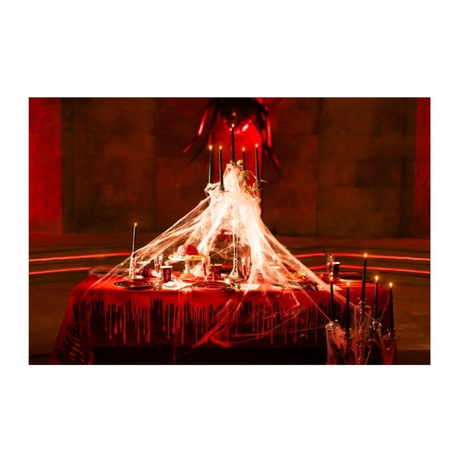 das-kost-mland-tischdecke-tropfendes-blut-180x120-papier image 3