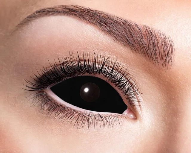eyecatcher-sclera-black-eye-s03-kontaktlinsen-6-monate image 1