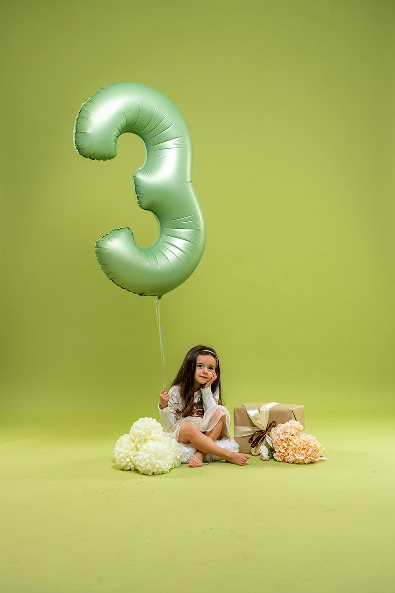 das-kost-mland-dekorationen-riesenzahl-folienballon-66cm-olive-3 image 3