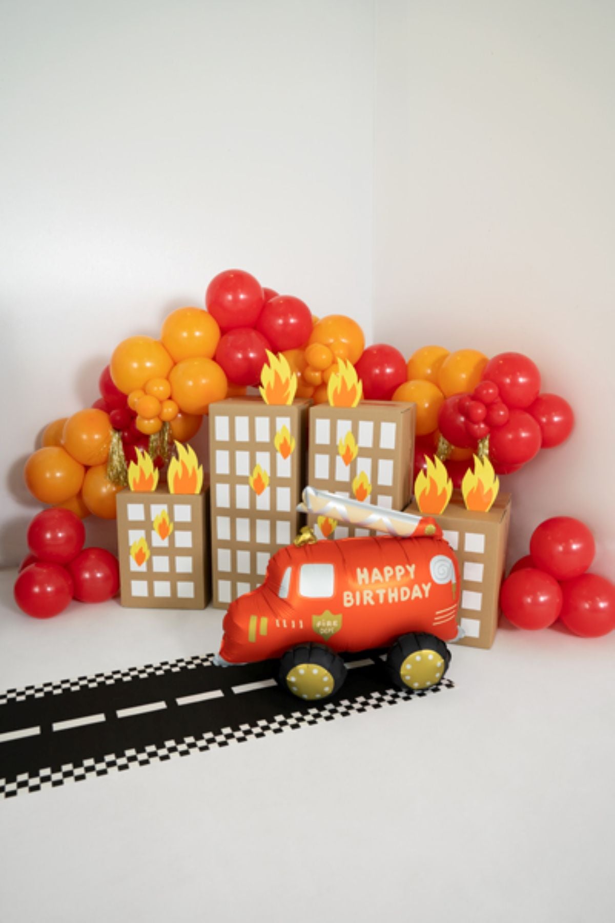 das-kost-mland-feuerwehr-folienballon-happy-birthday-67-x-53-cm image 3