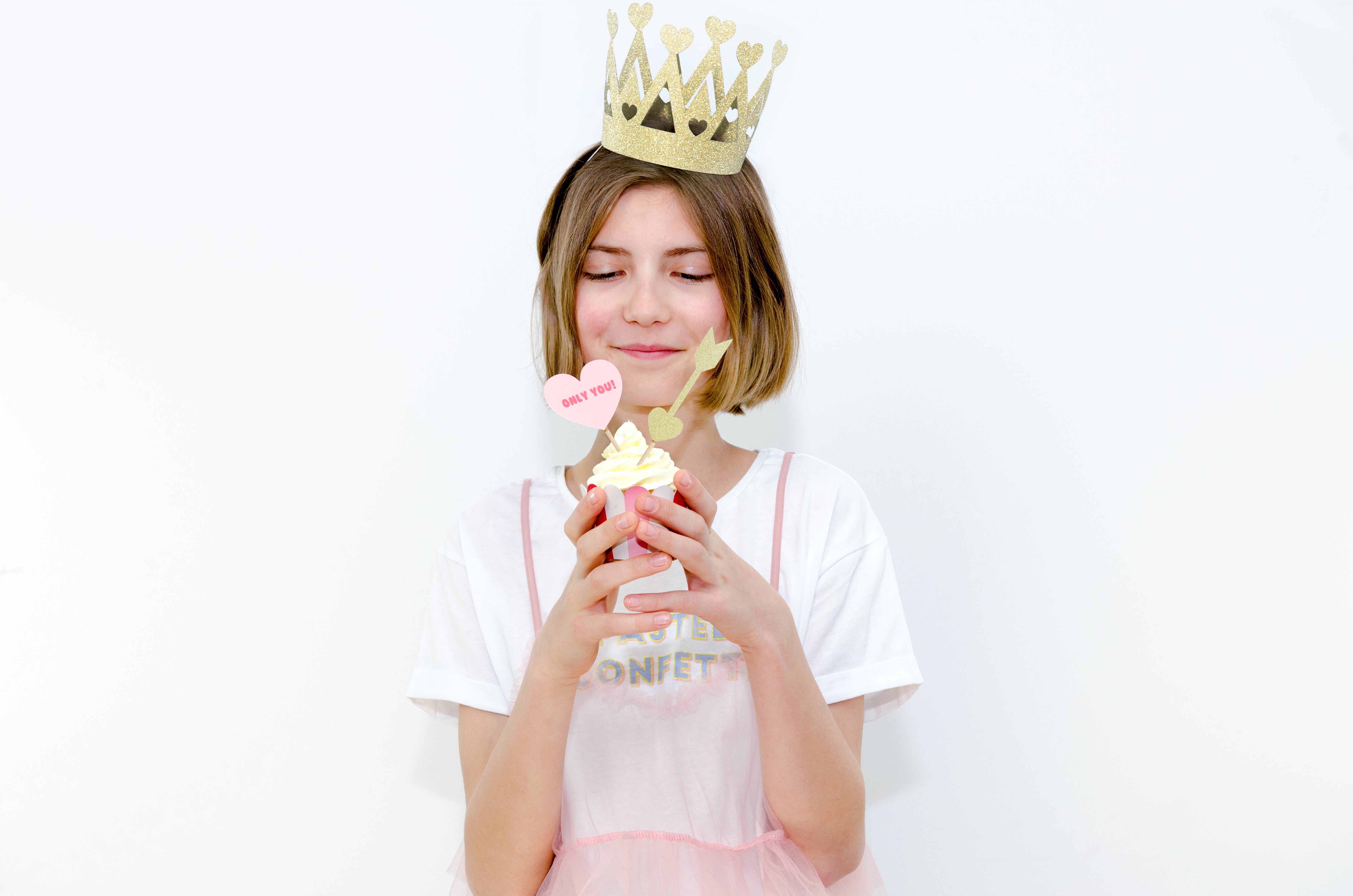 das-kost-mland-krone-gold-glitzer-herzen-partykrone image 4