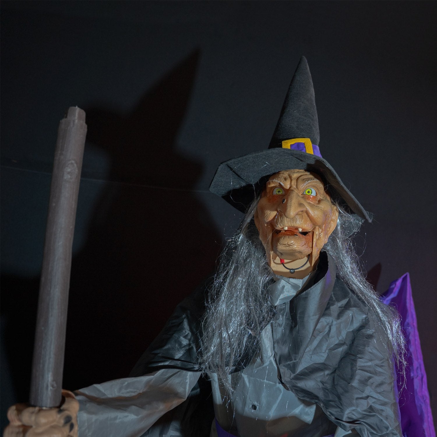 das-kost-mland-halloween-standfigur-fliegende-hexe-willa-310cm image 3
