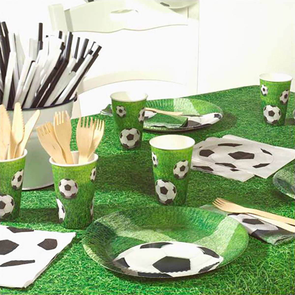 das-kost-mland-deko-tischdecke-papier-fu-ball-rasen-5x1-2m-neu image 2