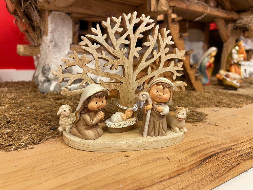 kinderkrippe-mit-baum-12x10cm-polyresin-weihnachtskrippe image 6